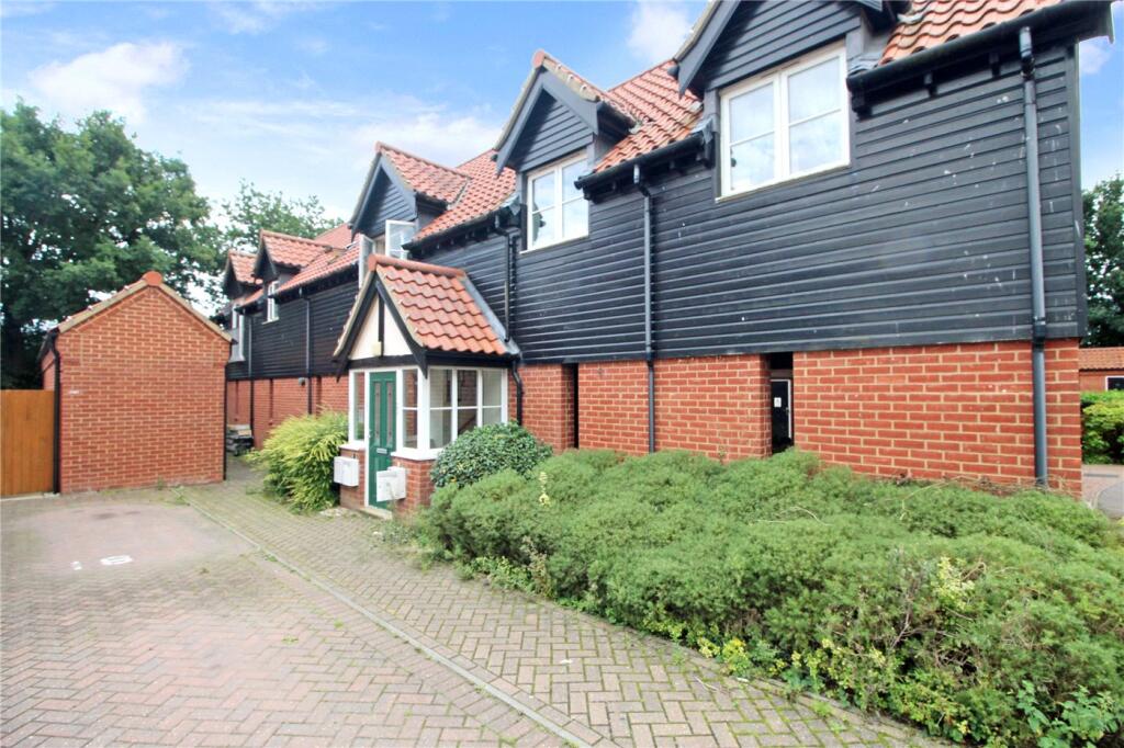 Studio flat on Trafalgar Square, Poringland, Norwich, Norfolk, NR14, £85,000