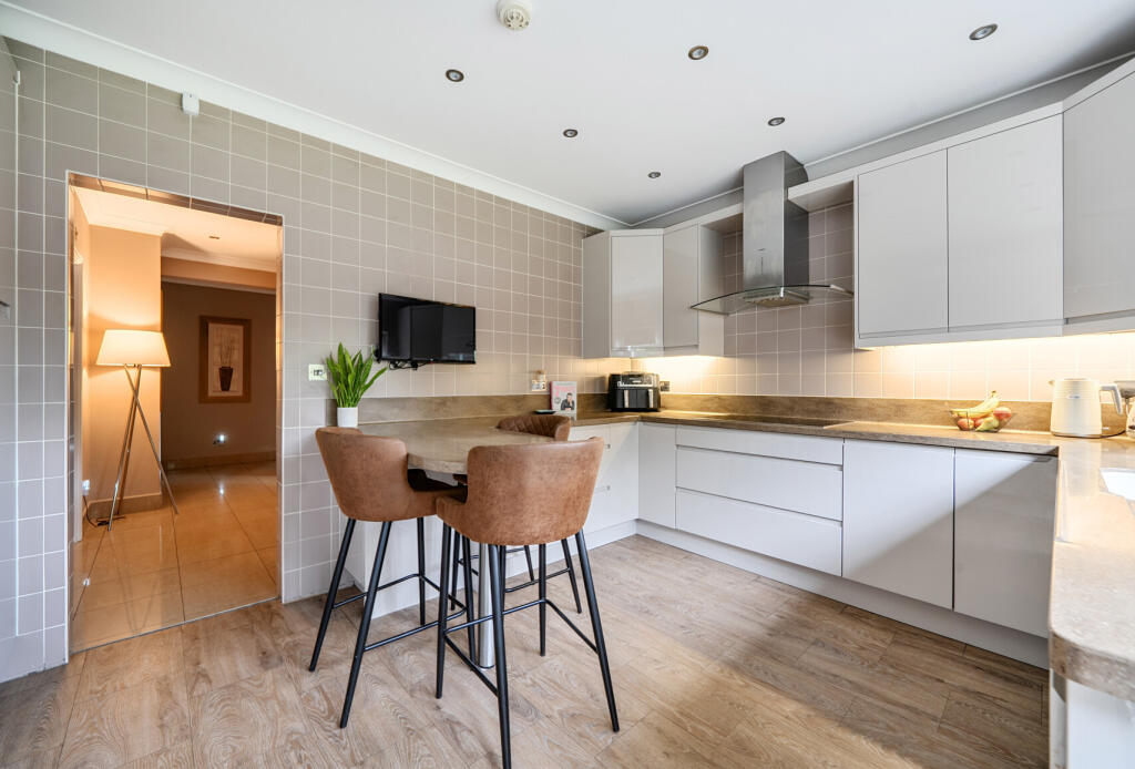 House in London - View 2