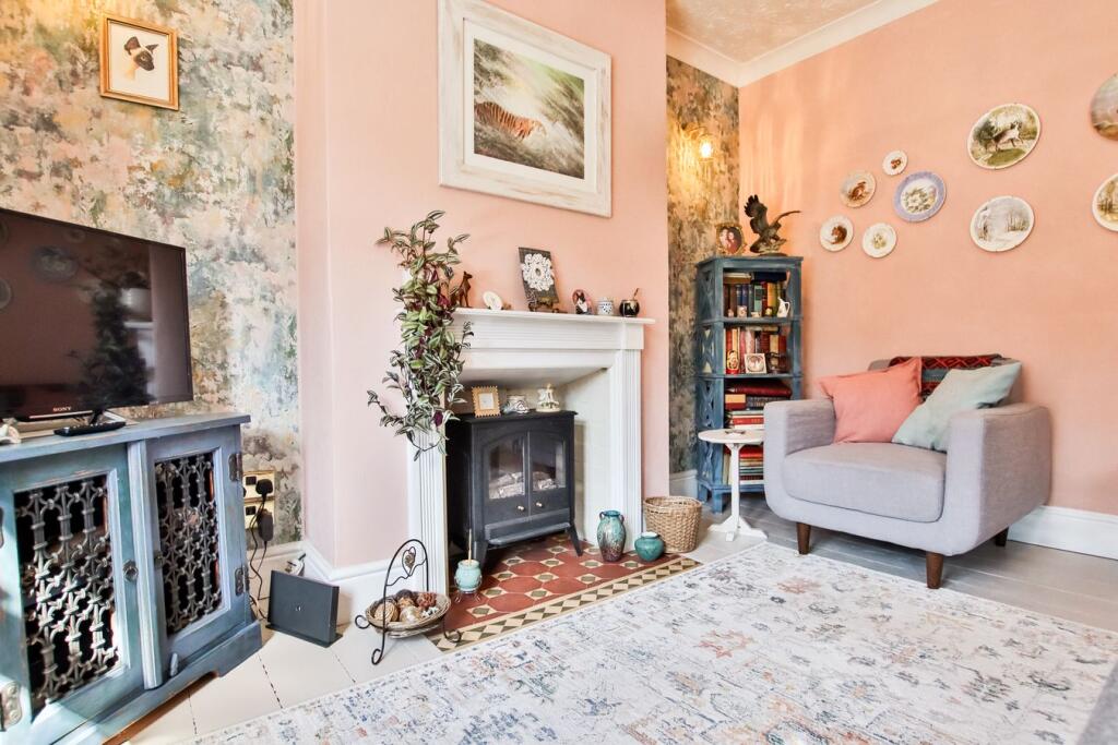 House in Worcester, Worcestershire - More
