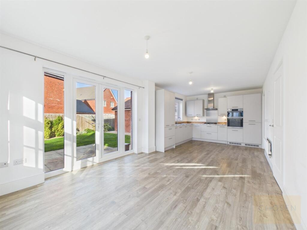 House in Gloucester - View 4