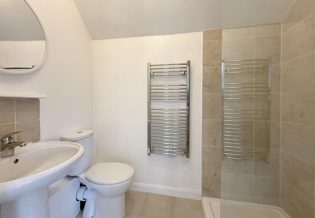 House in Stratford-on-Avon, Gaydon - More