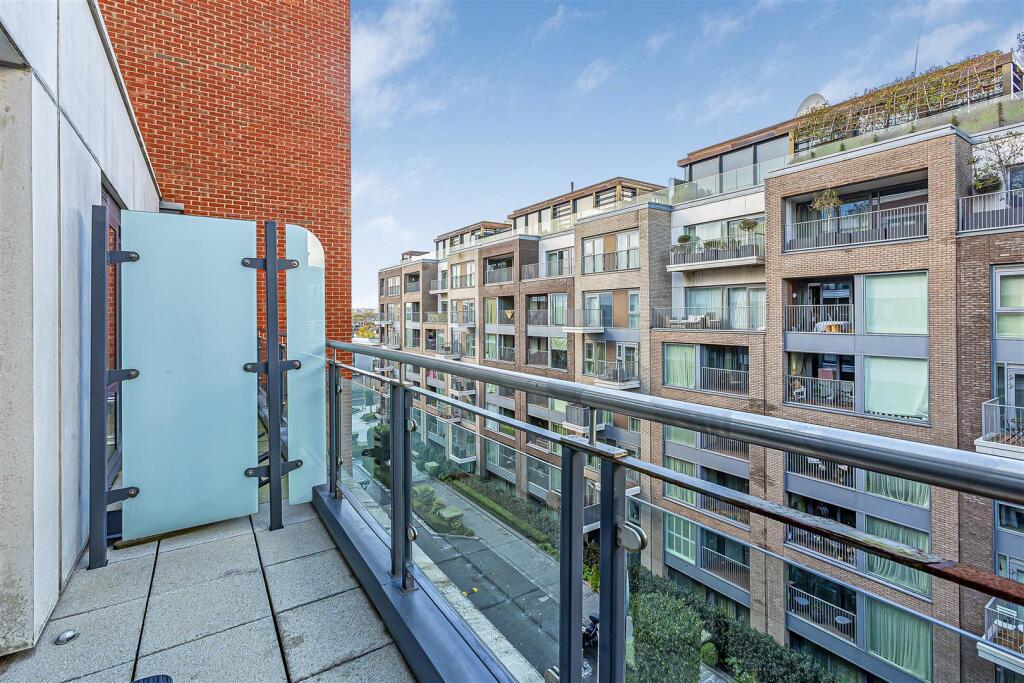 Apartment in London - View 5