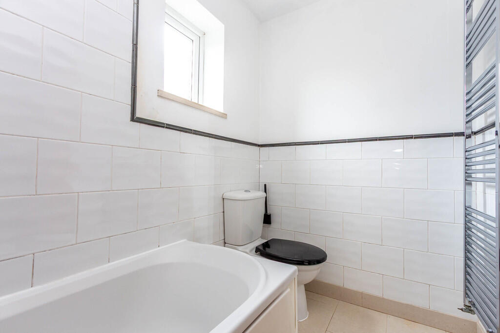 House in Rushden, North Northamptonshire - More