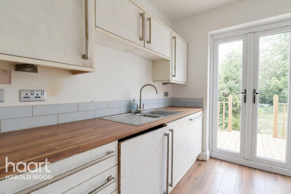 House in Romford - View 3