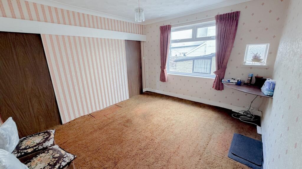 House in Sutton - View 5