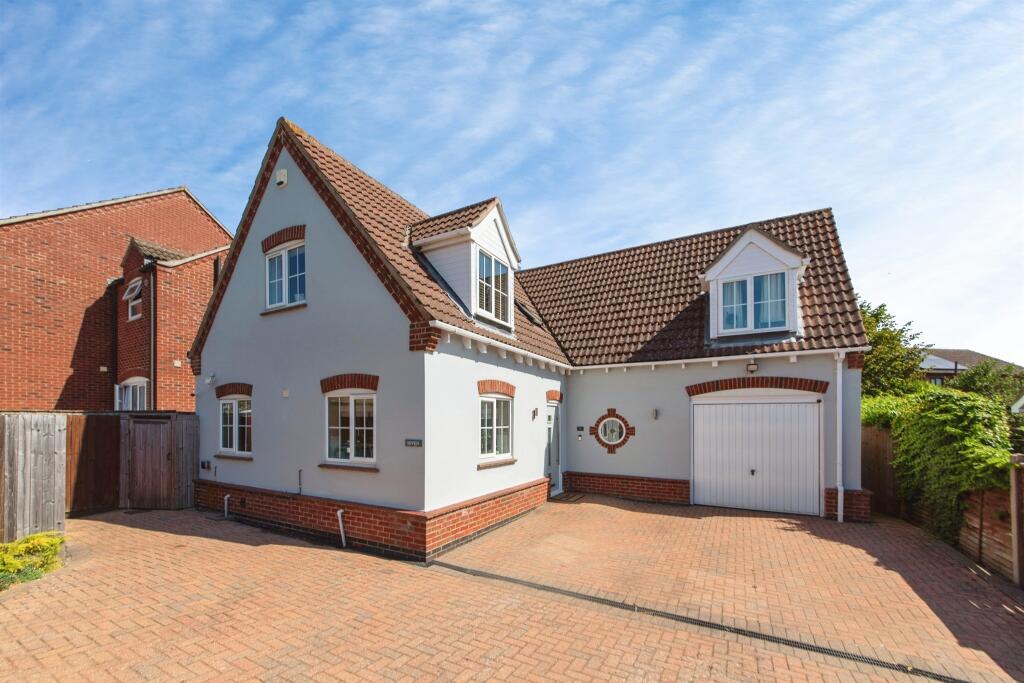 Main image of property: Six House Bank, West Pinchbeck, Spalding