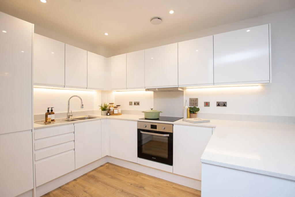 Apartment in Ashford, Kent - View 4