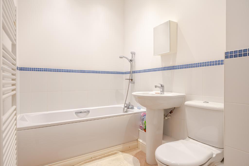 Apartment in Croydon - View 4