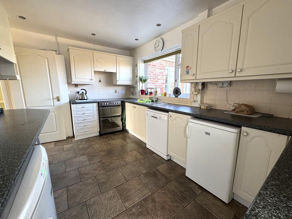 Faversham Road, Burton-on-Trent, DE13 photo 4