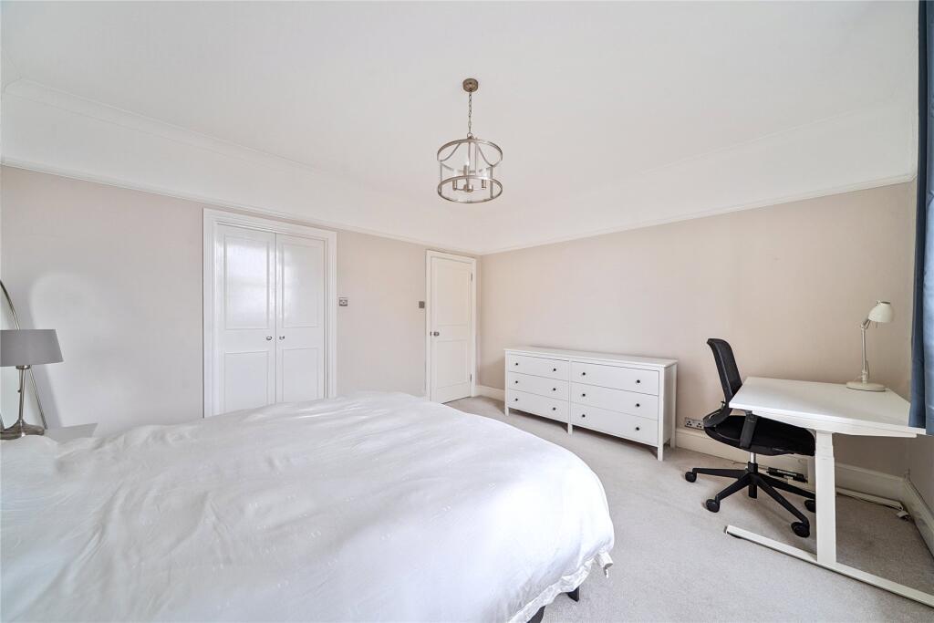 St. Andrews Square, Surbiton, KT6 photo 4