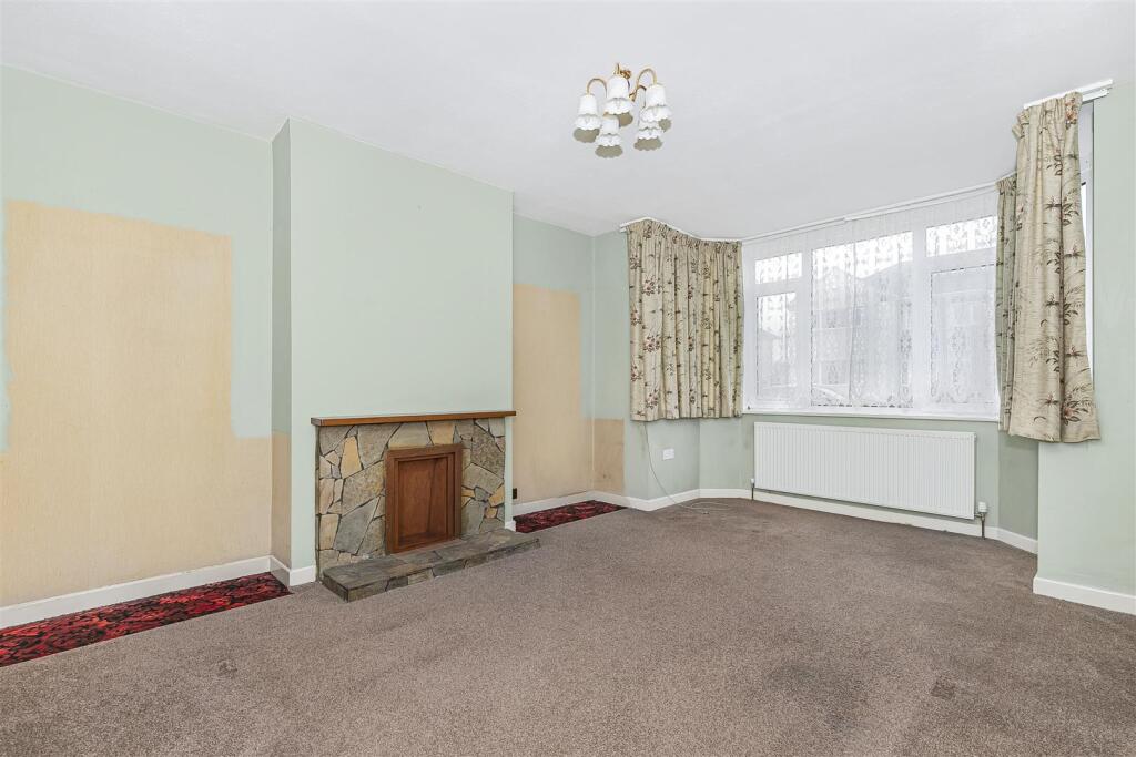 Bradley Avenue, Winterbourne photo 3