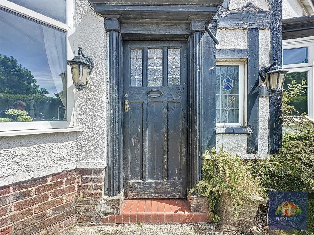 Scarisbrick New Road, Southport photo 2