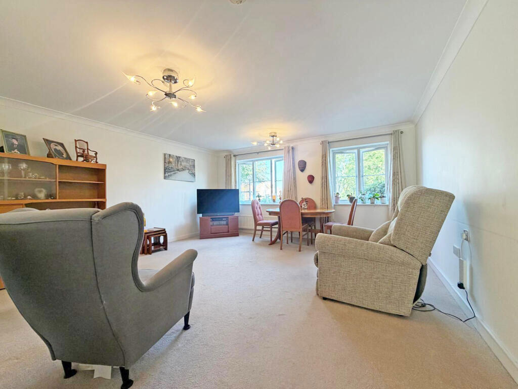 Apartment in Ilford - More