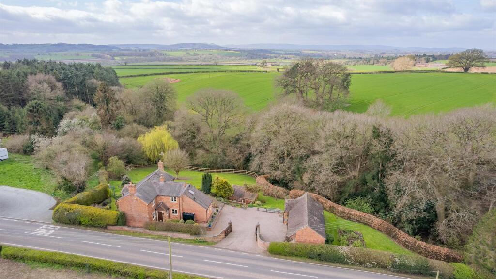 3-bed detached on Lower Longwood, Eaton Constantine, Shrewsbury, £695,000
