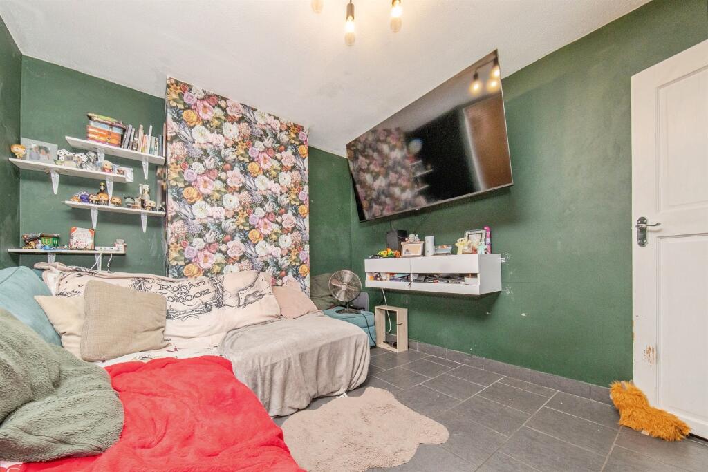 House in Parkeston, Ramsey and Parkeston - More