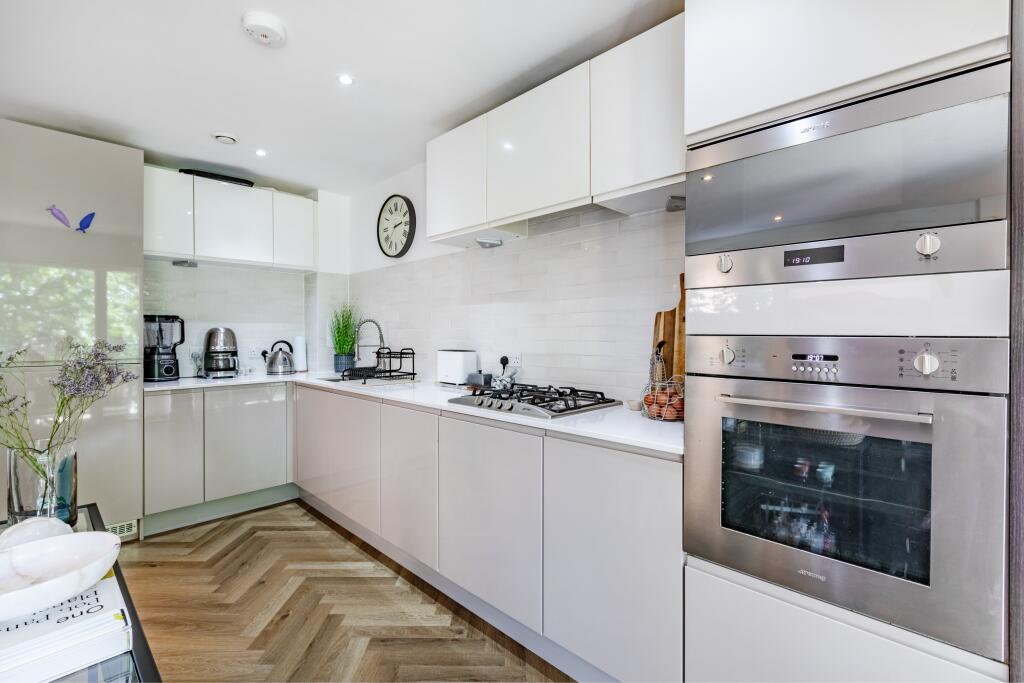 Goldstone Crescent, Hove, BN3 photo 2