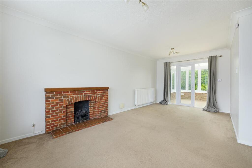Wagoners Close, Weavering photo 4