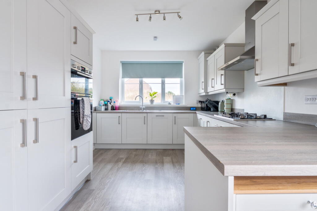 House in Westbury, Leigh Park - View 4