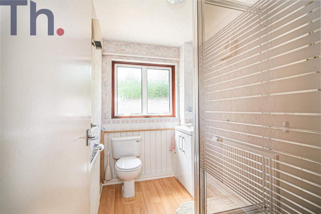 House in Newport, Shide - More