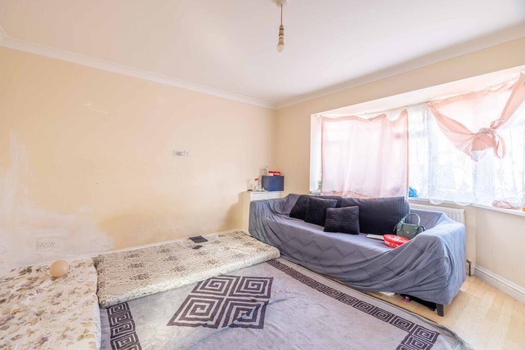 House in Slough - View 4