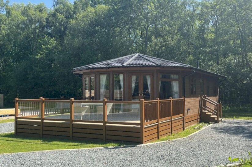 Two Bed Stately Albion Harvard (40x20), Paradise Lakeside Lodges, Storwood, York, North Yorkshire, YO42 4TD photo 2