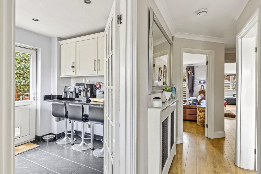 House in Broxbourne, Hertfordshire - More