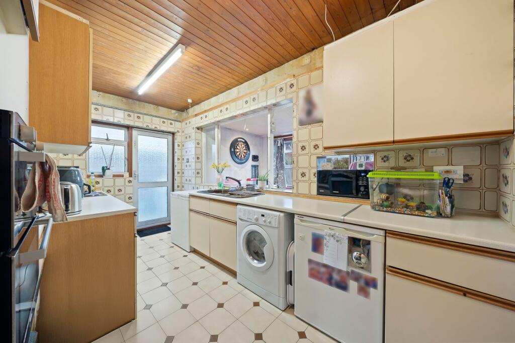 Dorchester Road, Worcester Park, KT4 photo 4