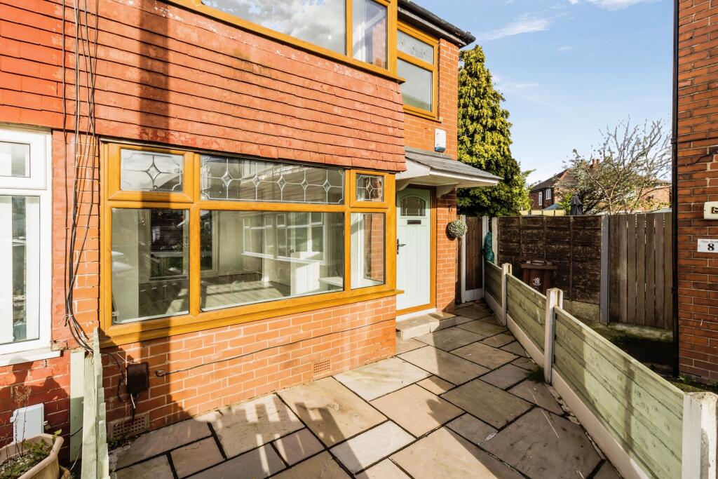 Main image of property: Tree Avenue, Droylsden, Manchester, Greater Manchester, M43
