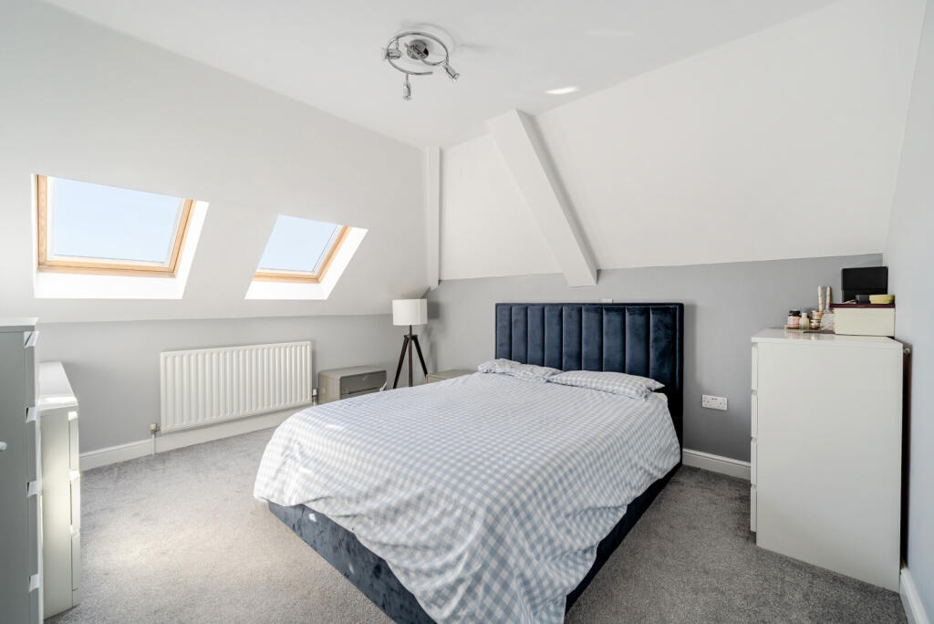 Apartment in Kingston upon Thames - More