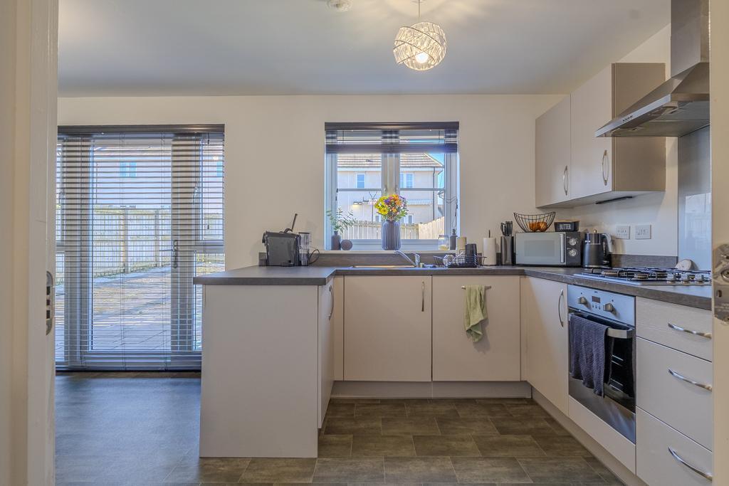 House in Glasgow, Glendale, Robroyston - More