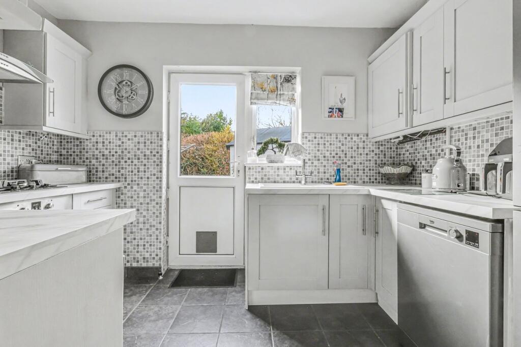 Abbotts Close, Leigh-on-Sea, SS9 photo 4