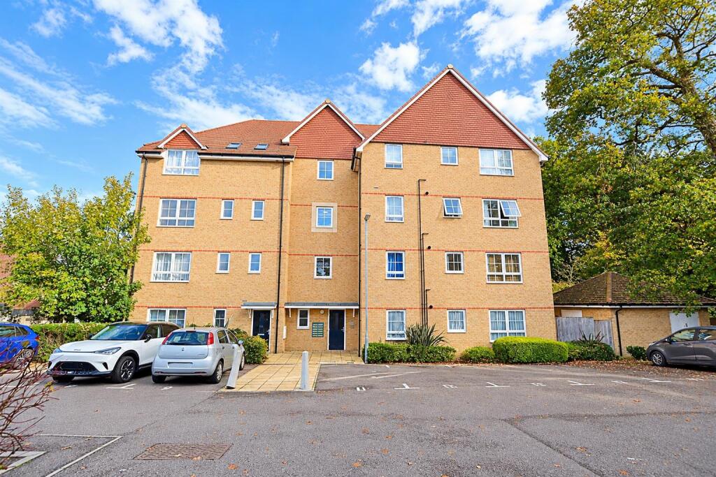 Main image of property: Sparrowhawk Place, Hatfield