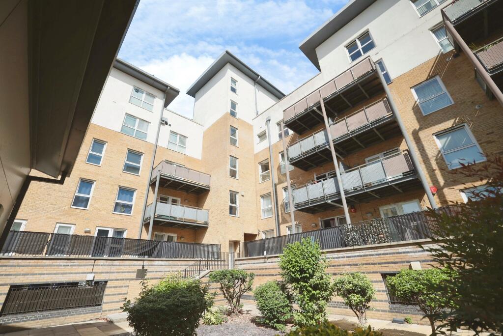 2-bed flat on Metropolitan Station Approach, Watford, £365,000