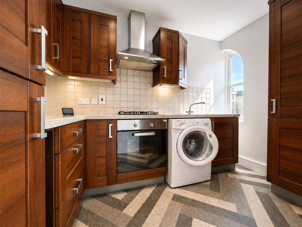 Apartment in Cheltenham, Warden Hill, Lansdown - View 3