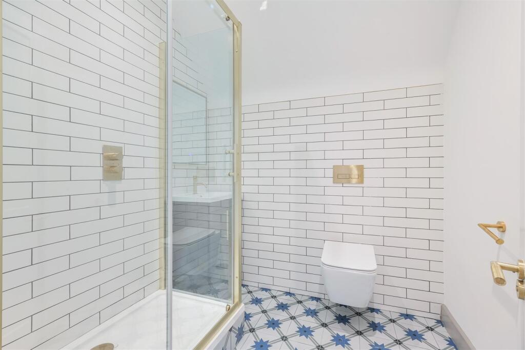 Apartment in Sutton - View 3