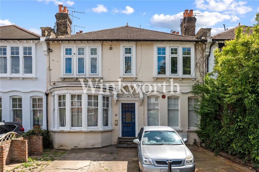 Apartment in London, Bowes Park, Palmers Green - View 3