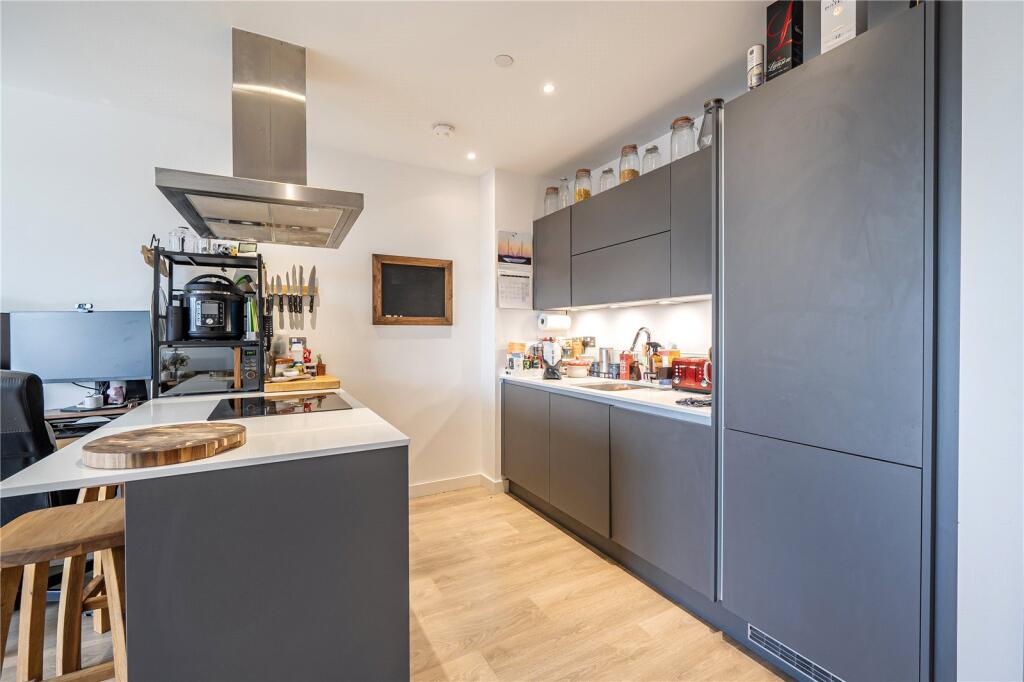 Apartment in Southall - View 5