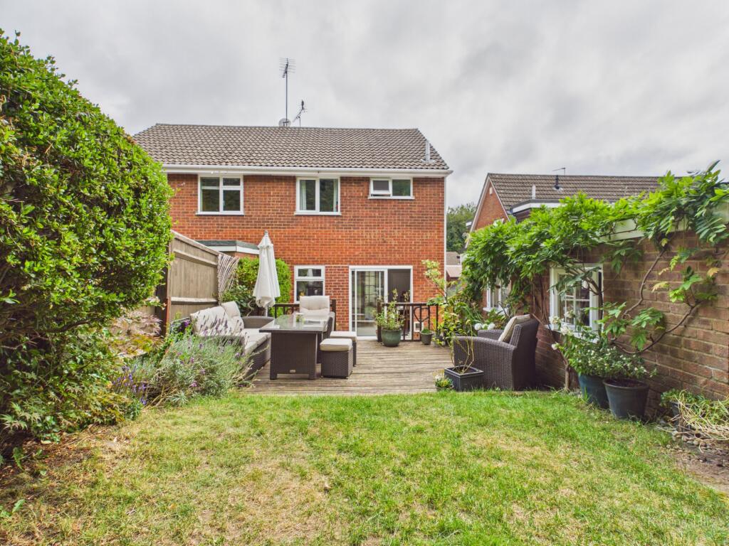 House in Loudwater, Chepping Wycombe - View 3