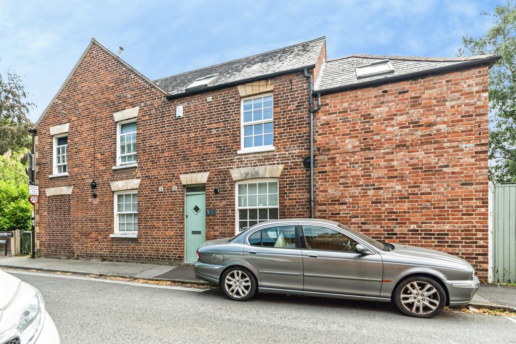Main image of property: Lake Street, Oxford