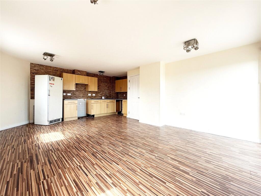 2, Brickfield Close, Ipswich, Suffolk photo 2