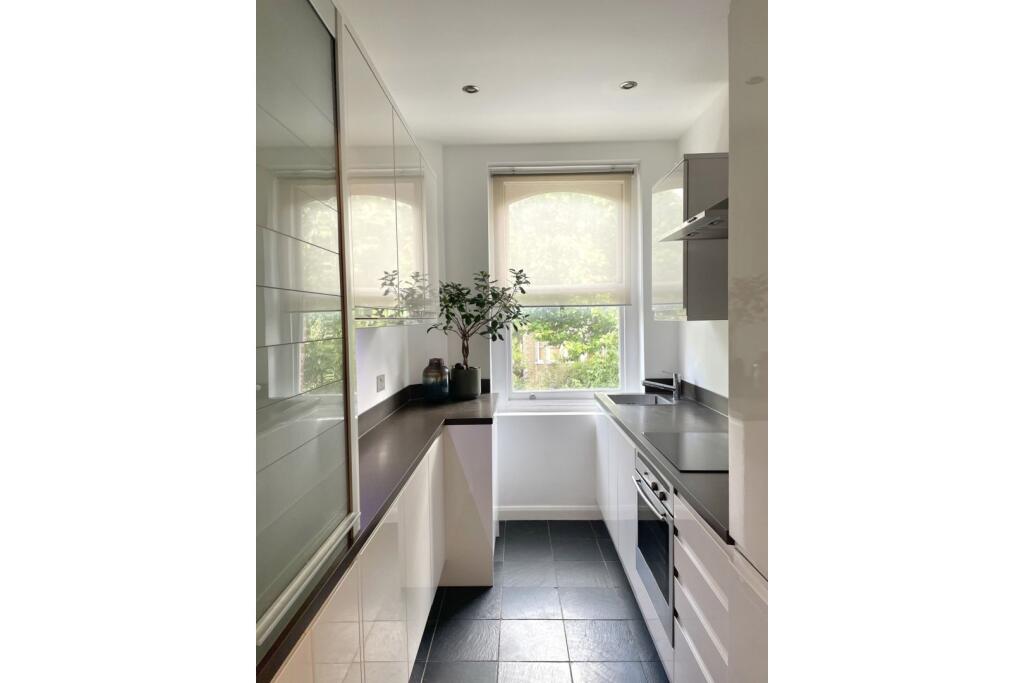Apartment in London, Brondesbury Park, Brondesbury - More