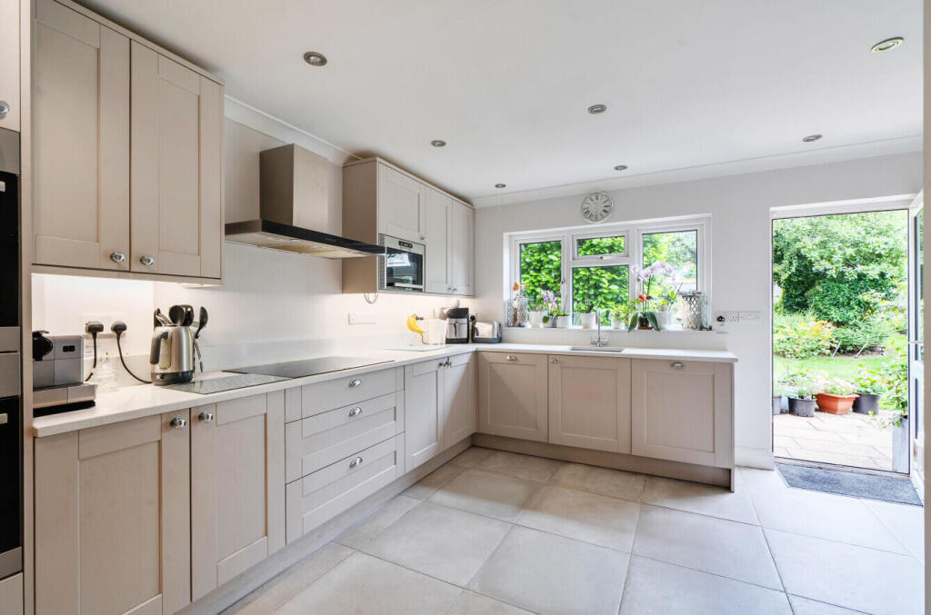 House in London, Pickhurst, Hayes - View 2