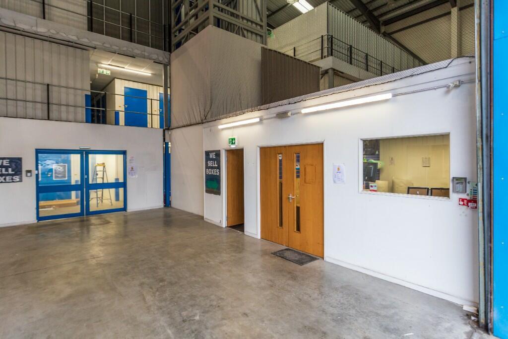 Unit loading bay