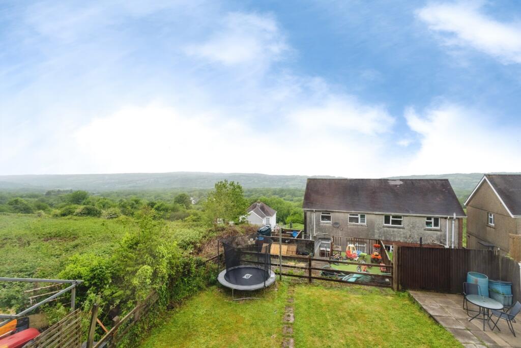 House in Y Tymbl / Tumble, Llannon - View 5