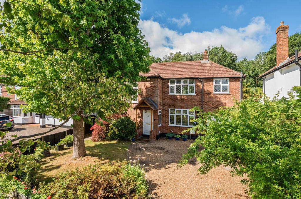 3-bed detached on Paddock Way, Woking, Surrey, GU21, £920,000