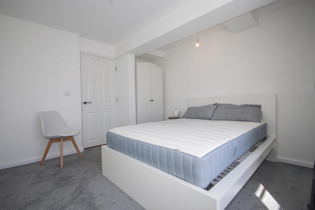 Apartment in Rochester - View 3