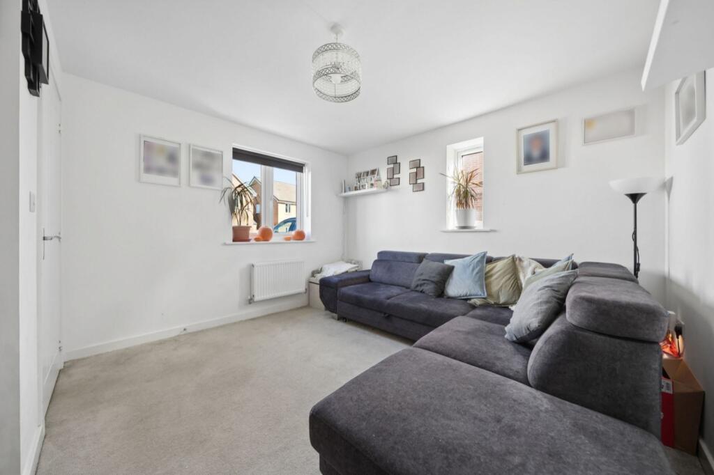 House in Vale of White Horse, Wellington Gate, Grove - View 4