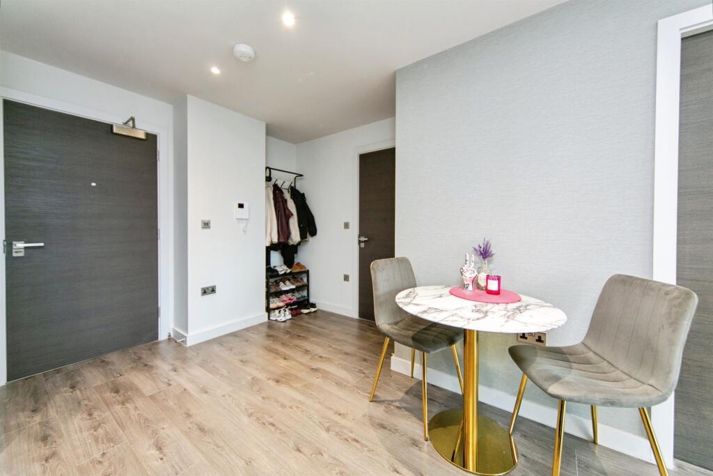 Apartment in Liverpool - More