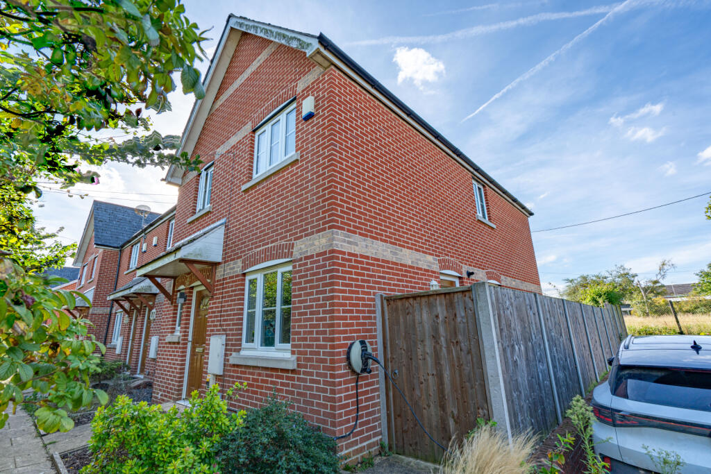3-bed terraced on Bullards Lane, Woodbridge, IP124HE, £350,000