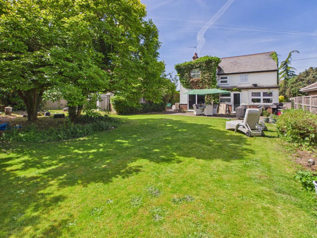 Main image of property: Norfolk Cottage, The Phygtle, Chalfont St. Peter, Buckinghamshire, SL9